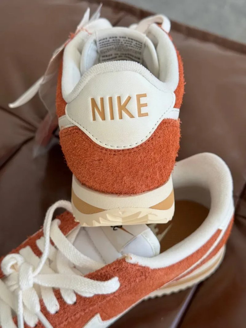 Оригинал Nike Cortez SE Suede Dark Russet Flex Muslin (HF3142 200) кроссовки найк кортез оранжевие — фото 4