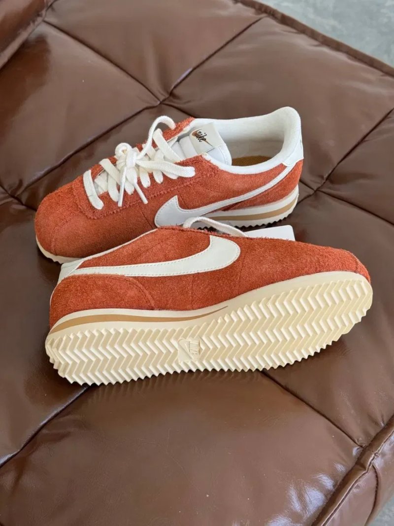 Оригинал Nike Cortez SE Suede Dark Russet Flex Muslin (HF3142 200) кроссовки найк кортез оранжевие — фото 5