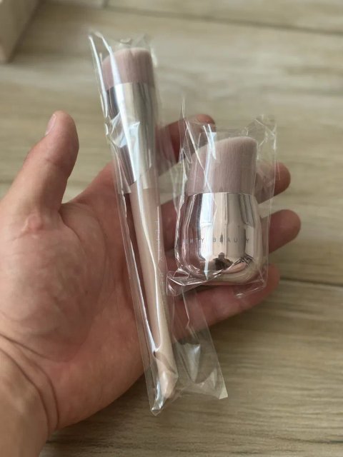 Оригінал! Пензлі для макіяжу Fenty Beauty — Foundation Brush 145 / Kabuki Brush 160