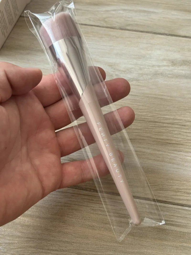 Оригінал! Пензлі для макіяжу Fenty Beauty — Foundation Brush 145 / Kabuki Brush 160 — фото 3