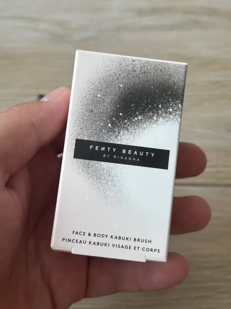 Оригінал! Пензлі для макіяжу Fenty Beauty — Foundation Brush 145 / Kabuki Brush 160 — фото 4