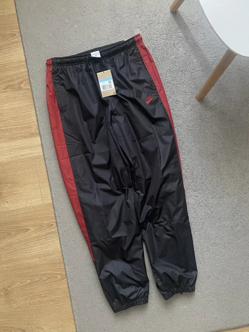 Оригінал! Спортивні штани Nike Windrunner Lined  HV8371-013  Air max tn нейлонові swoosh tech — фото 3