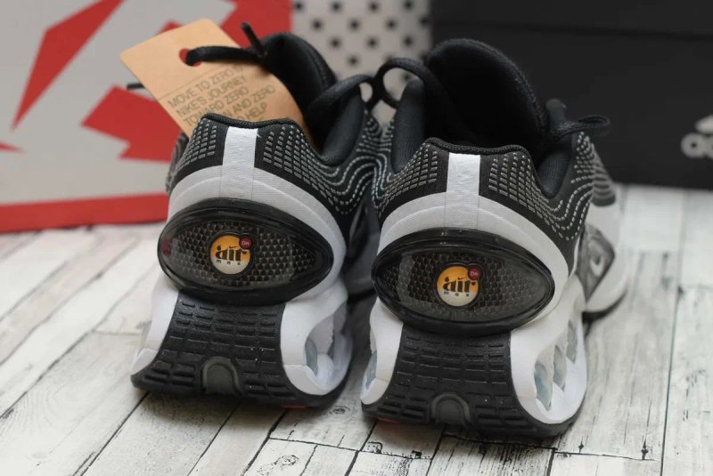 Оригінал! Топові жіночі кросівки Nike Air Max DN кроссовки FJ3145-002 чорні і сірі — фото 4