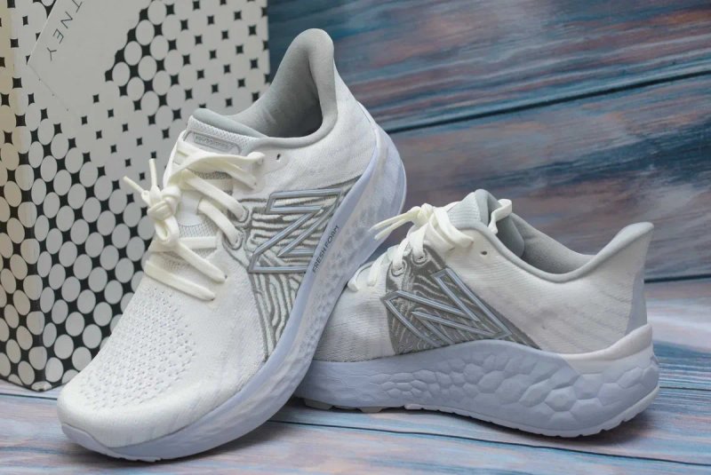 Оригінал! Жіночі бігові кросівки New Balance Fresh Foam X Vongo V5 — фото 2