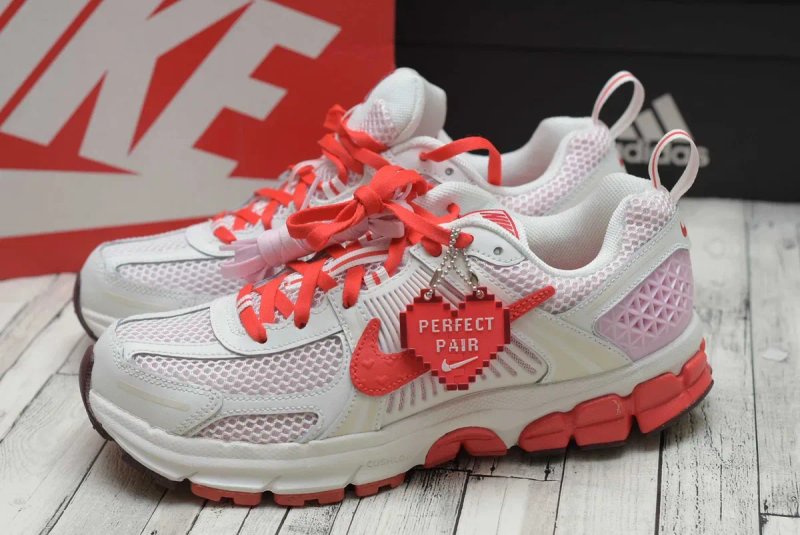 Оригінал! Жіночі кросівки кроссовки Nike Zoom Vomero 5 BG HV5171-121 — фото 2