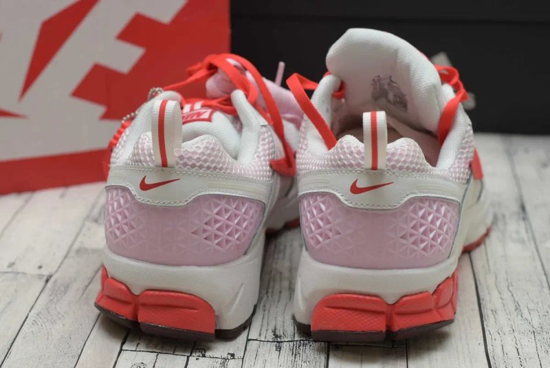 Оригінал! Жіночі кросівки кроссовки Nike Zoom Vomero 5 BG HV5171-121 — фото 3