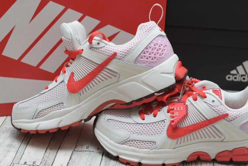 Оригінал! Жіночі кросівки кроссовки Nike Zoom Vomero 5 BG HV5171-121 — фото 6