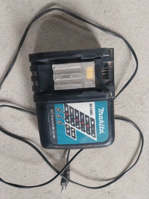 Оригінальна зарядка Makita