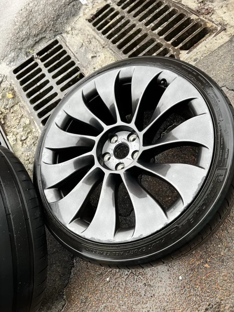 Оригінальні диски  R21 Tesla Y Performance Uberturbine з гумою і ковпачками — фото 7