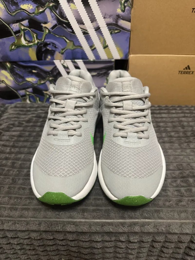 Оригінальні кросівки Nike Revolution 6 40(25см) — фото 2