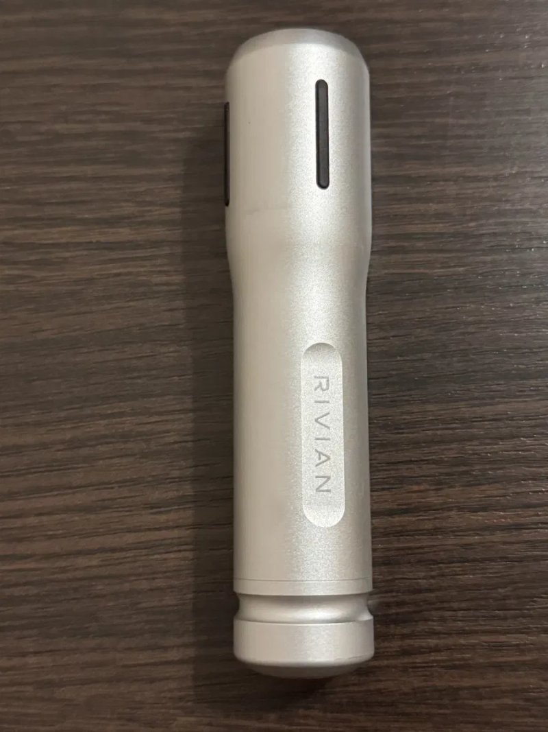 Оригінальний ліхтар Rivian 1000 Lumens / акумуляторний LED — фото 4