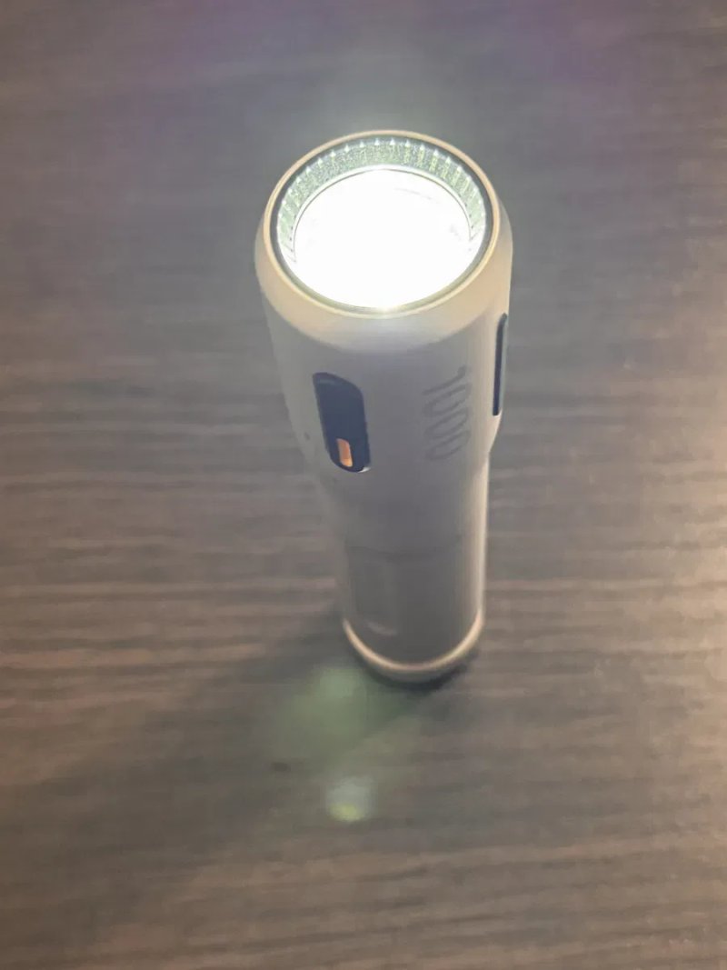 Оригінальний ліхтарик Rivian 1000 Lumens — фото 7