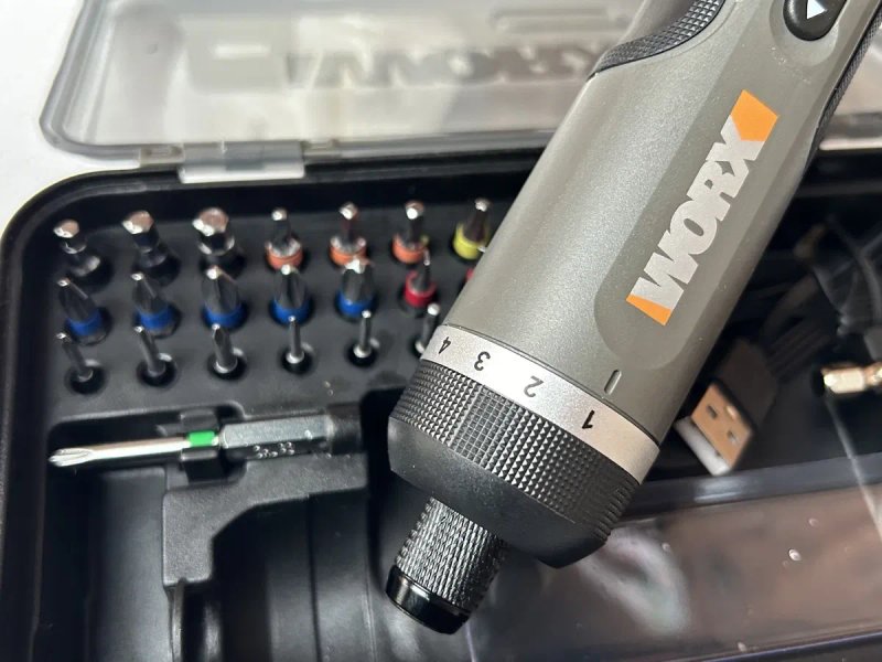 Отвертка аккумуляторная Worx 242 с насадками в кейсе 3 вида — фото 8