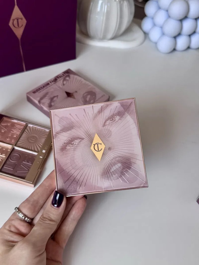 Палетка для обличчя Charlotte Tilbury  Nudegasm Face Palette — фото 2