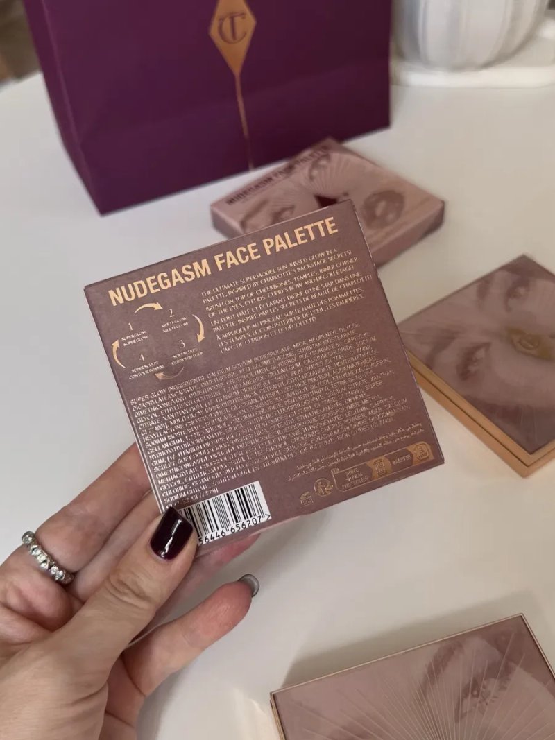Палетка для обличчя Charlotte Tilbury  Nudegasm Face Palette — фото 6