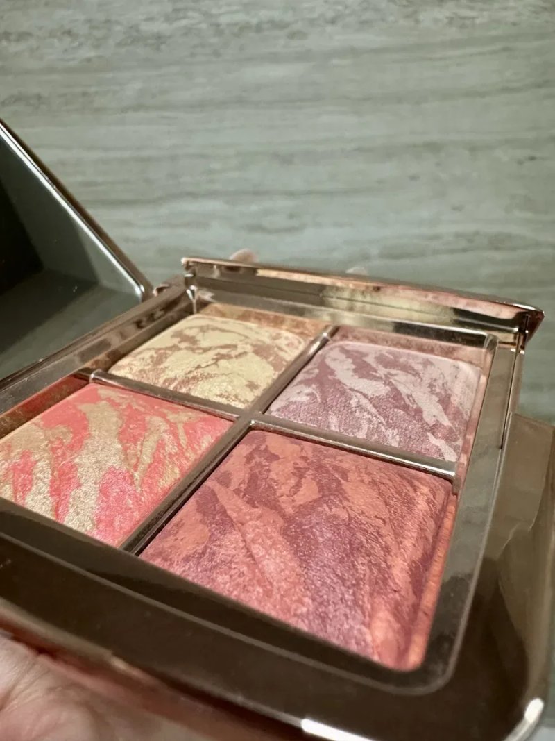 Палетка румʼян hourglass ambient lighting edit – flushed edit — фото 3