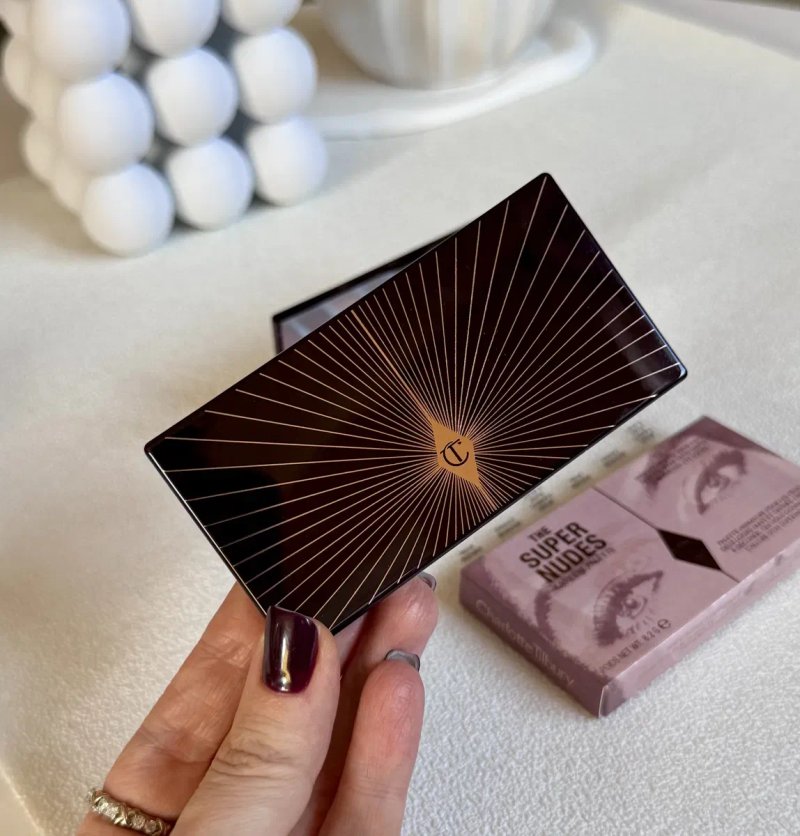 Палетка тіней The Super Nudes Easy Eye Palette  Charlotte Tilbury — фото 3