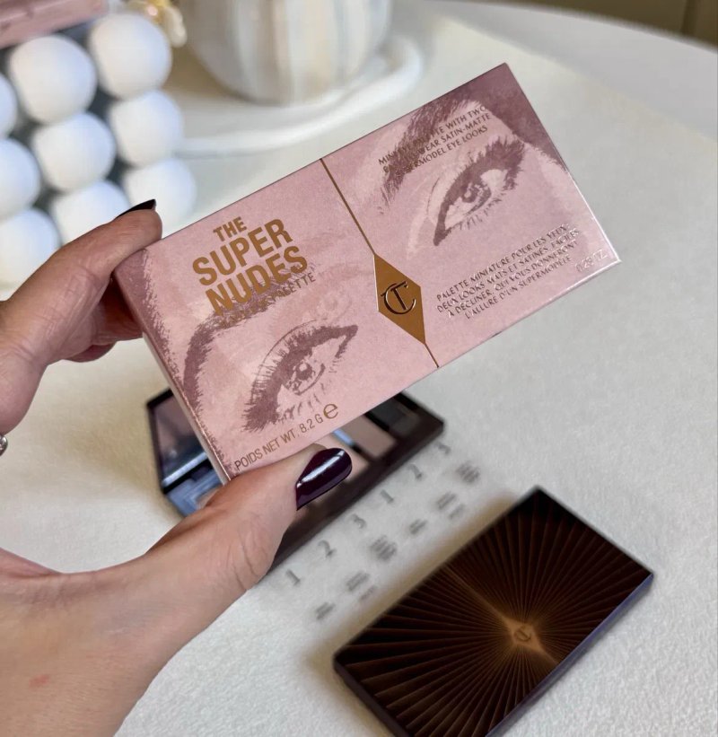 Палетка тіней The Super Nudes Easy Eye Palette  Charlotte Tilbury — фото 4