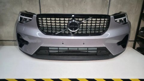 Передок Volvo XC40 2025 бампер + Full LED фари комплект оригінал Європа в зборі! в наявності!