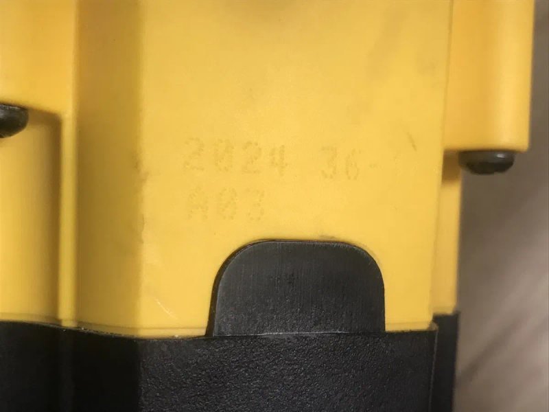 Пила торцювальна DeWalt DWS773 з Англії — фото 7