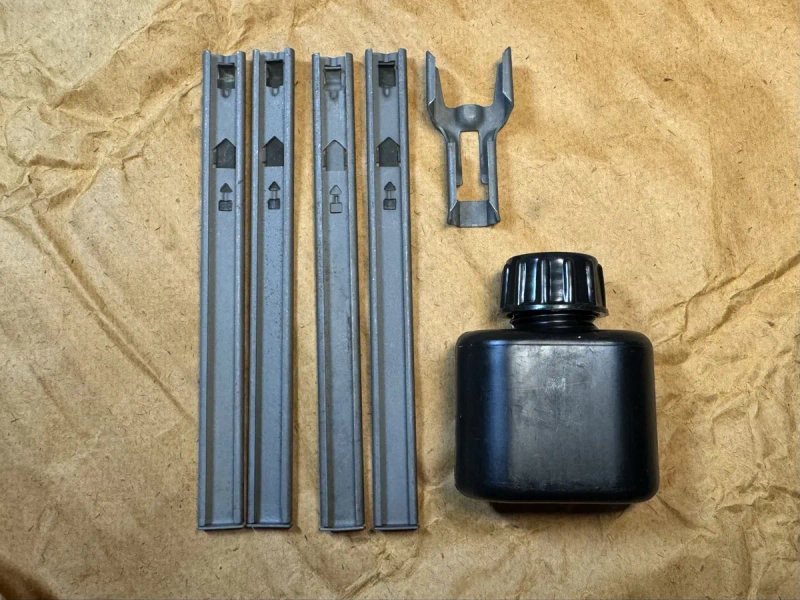 Планки швидкої зарялки магазинів калібру 5.45 + пластикова масльонка — фото 4