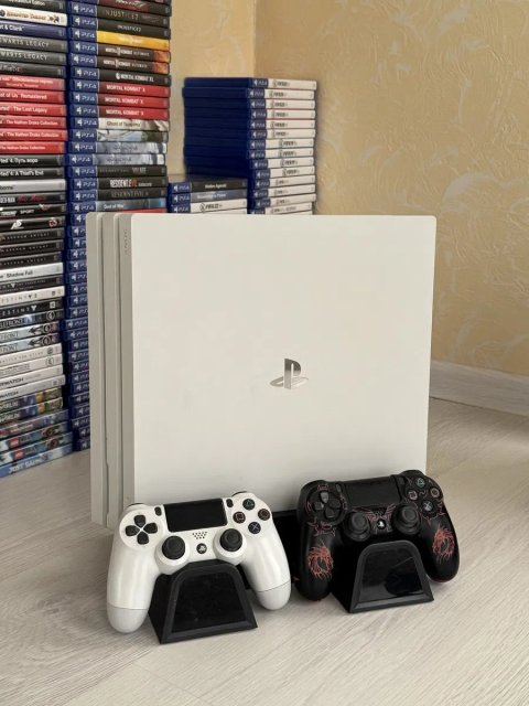 Playstation 4 pro 1TB 2 джойстика