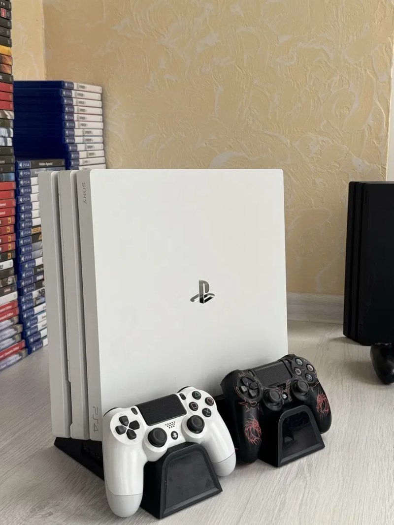 Playstation 4 pro 1TB 2 джойстика — фото 2