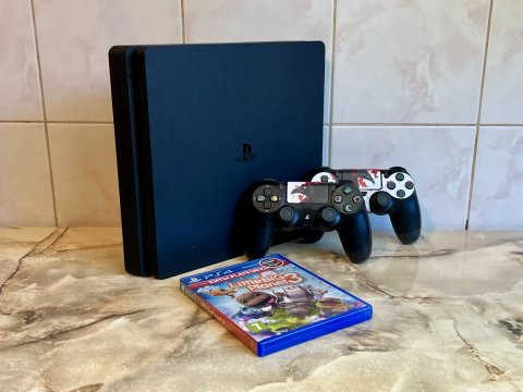 PlayStation 4 Slim 1TB + 2 джойстика. Гарантия!