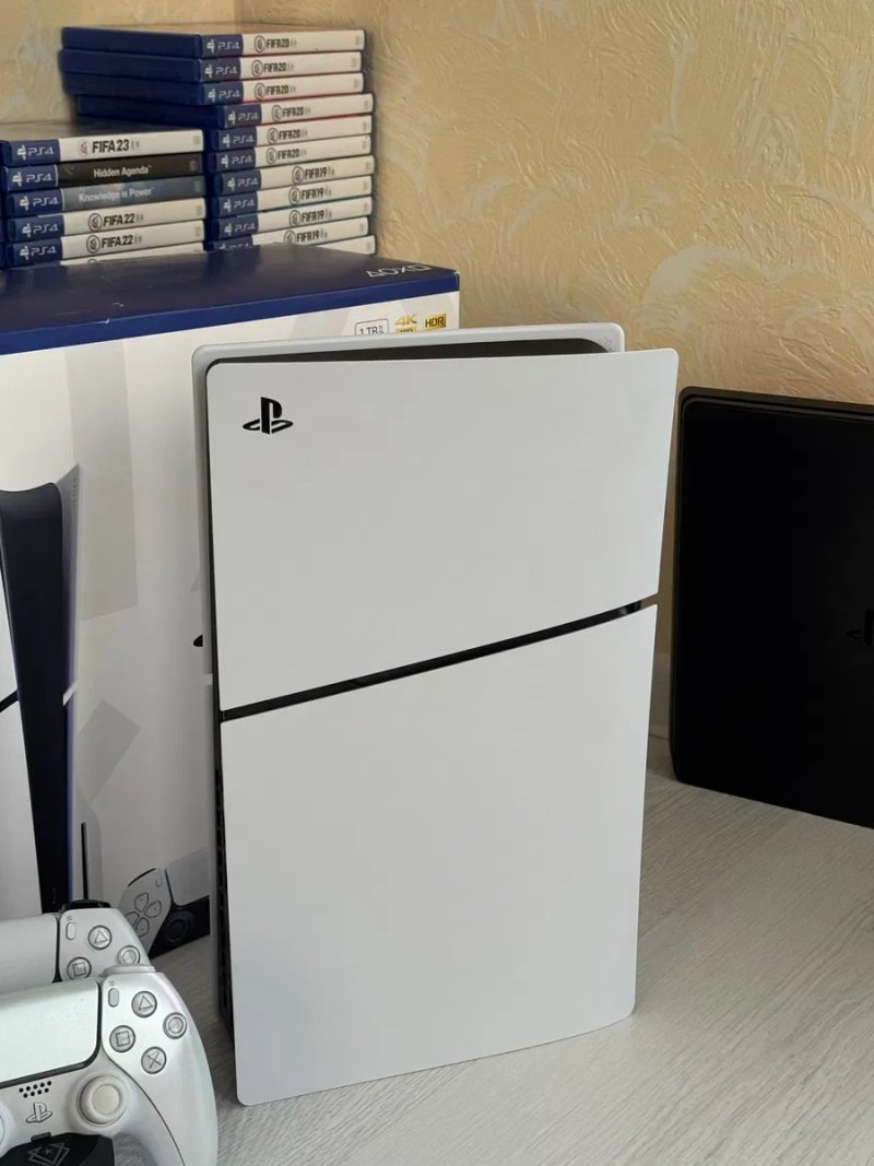 Playstation 5 slim 1TB Blu-Ray 2 джойстика + 2гри — фото 2
