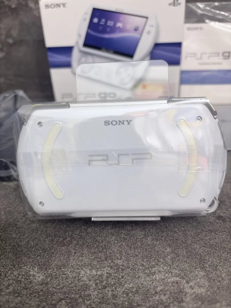 Портативна консоль SONY PSP GO White pearl як НОВА — фото 2