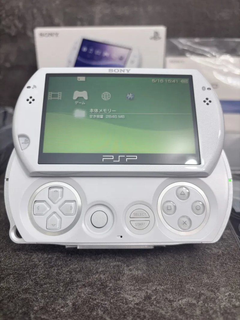 Портативна консоль SONY PSP GO White pearl як НОВА — фото 3