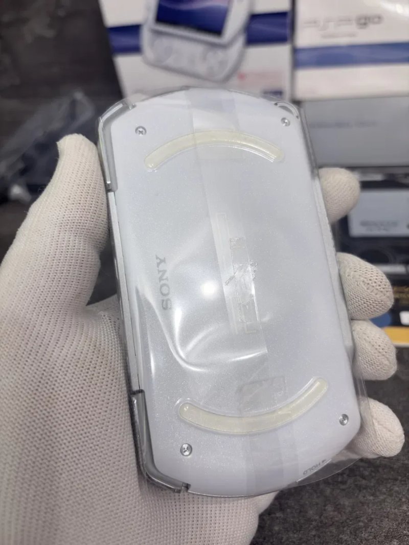 Портативна консоль SONY PSP GO White pearl як НОВА — фото 5