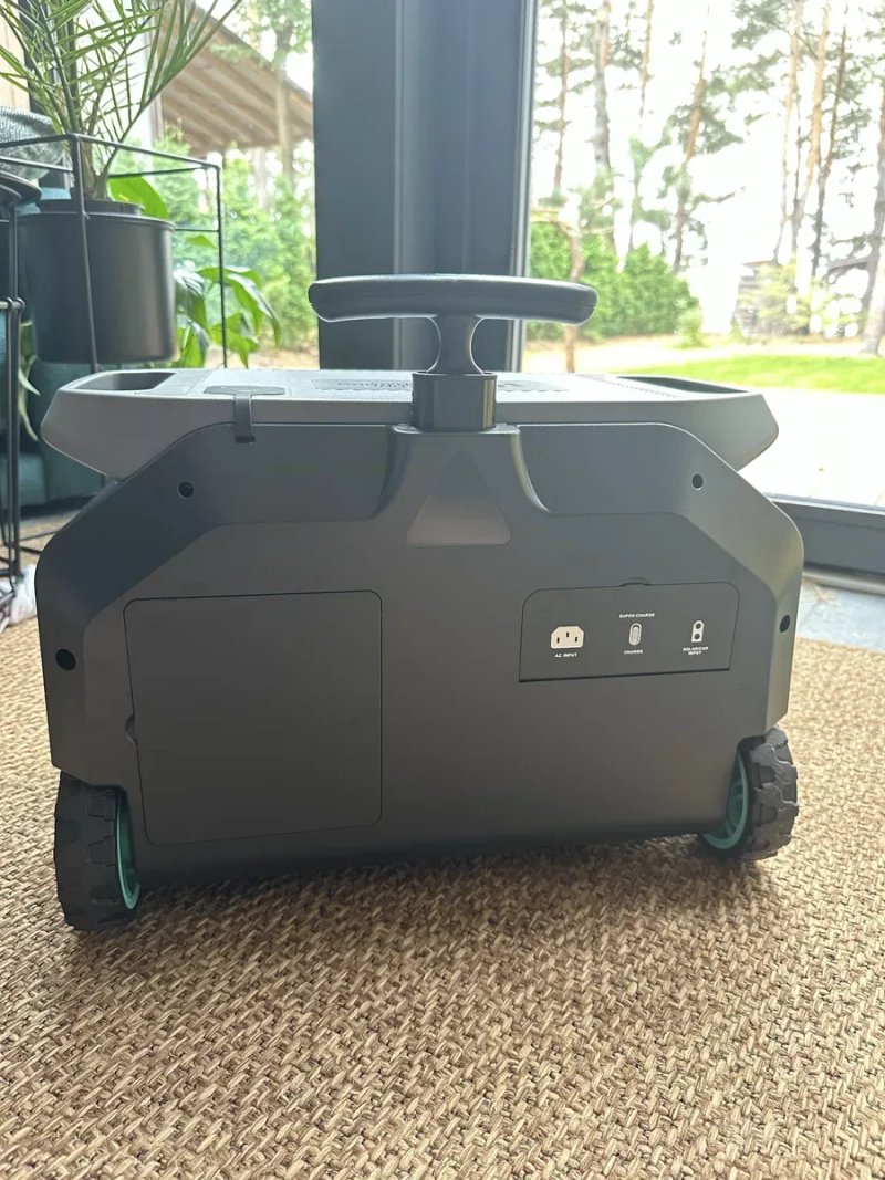 Портативна зарядна станція IEE P2400 — 2400W / 2048Wh — фото 3