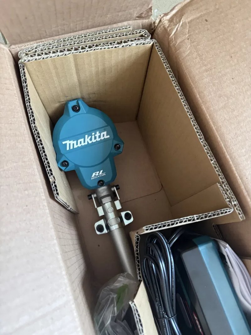 Потужний Акумуляторний Тример Makita 40V Max XGT® Безщітковий (4.0Ah) ОРИГІНАЛ — фото 6