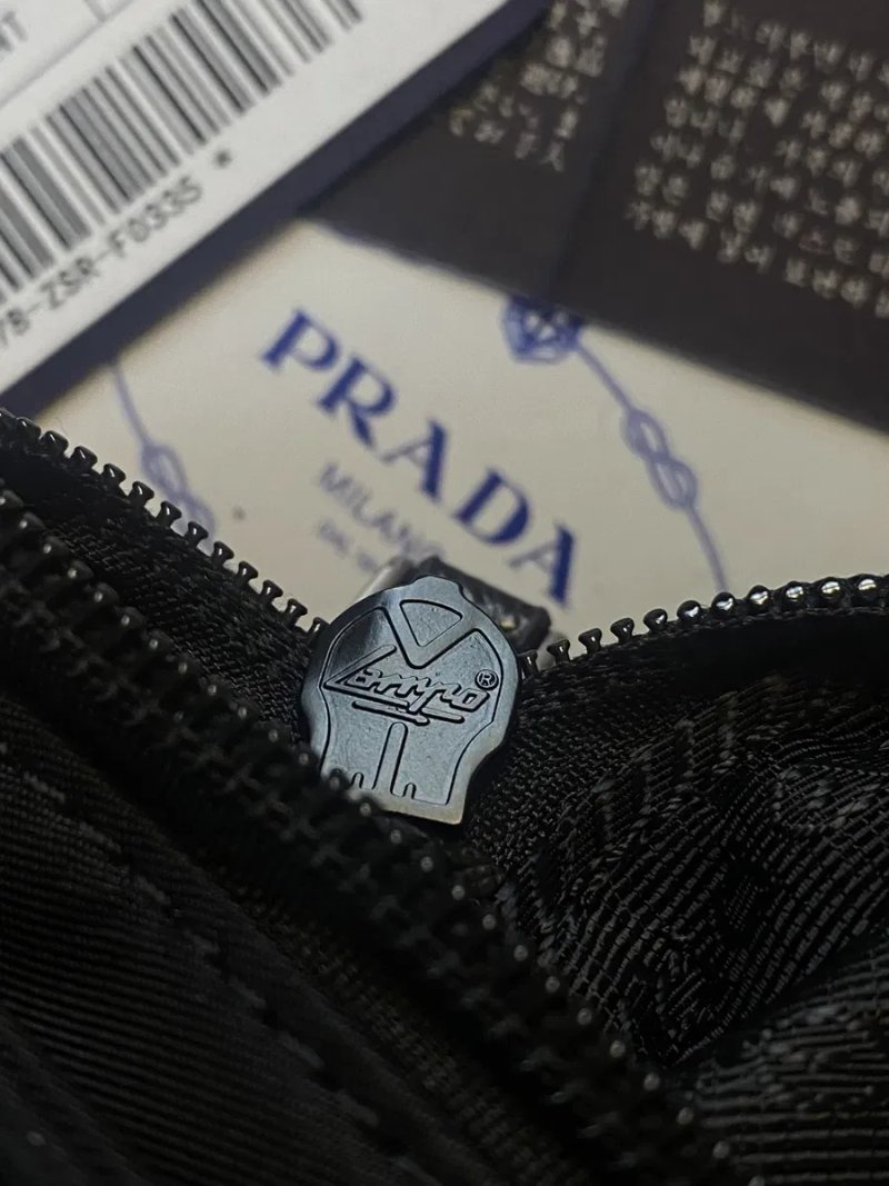 Prada Lampo Nylon Shoulder Bag Nero — фото 6