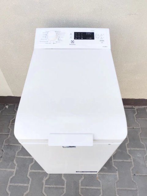 Пральна машина Elektrolux, верхнє завантаження , 6 кг з Європи.Класний стан