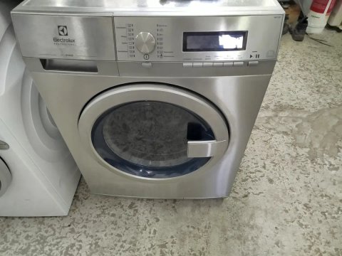 Пральна професійна машина Electrolux