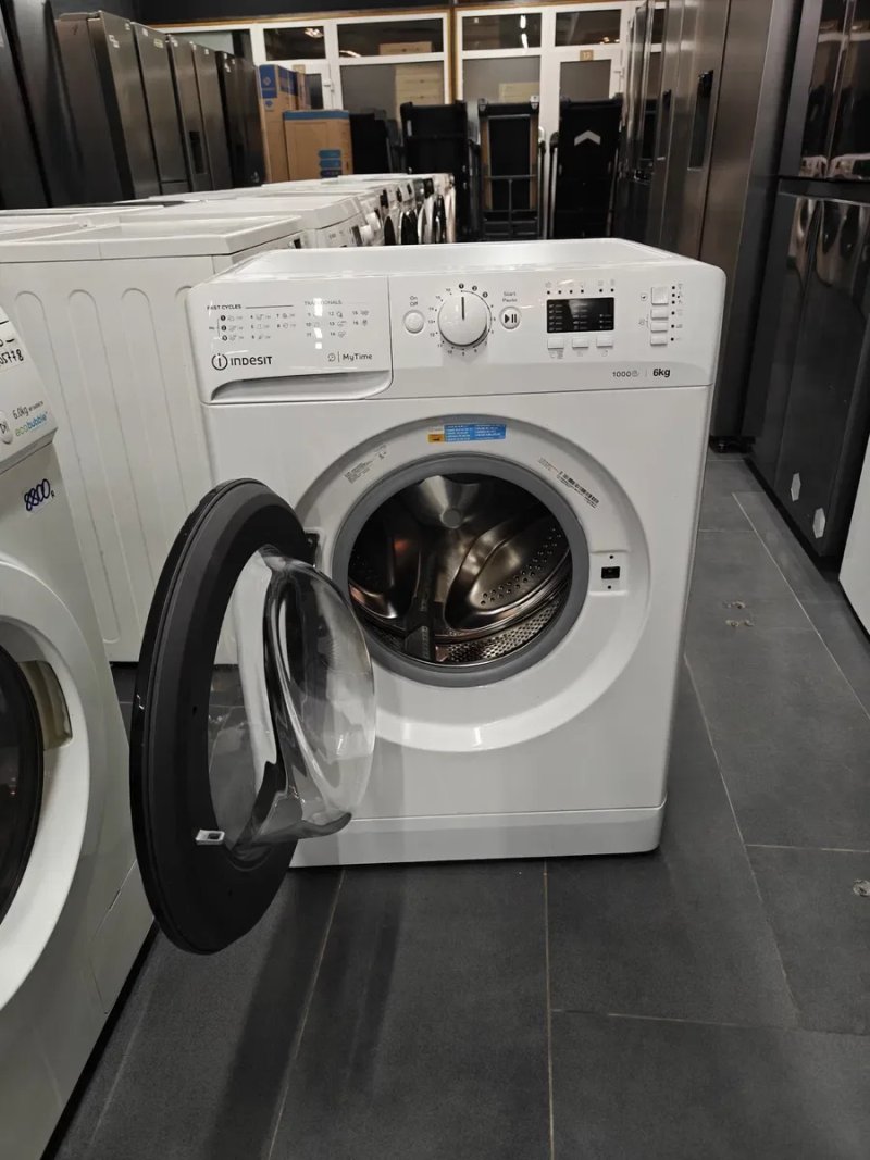 Пральна, стиральная машина з доставкою Indesit OMTWSA61053WK, занос — фото 2