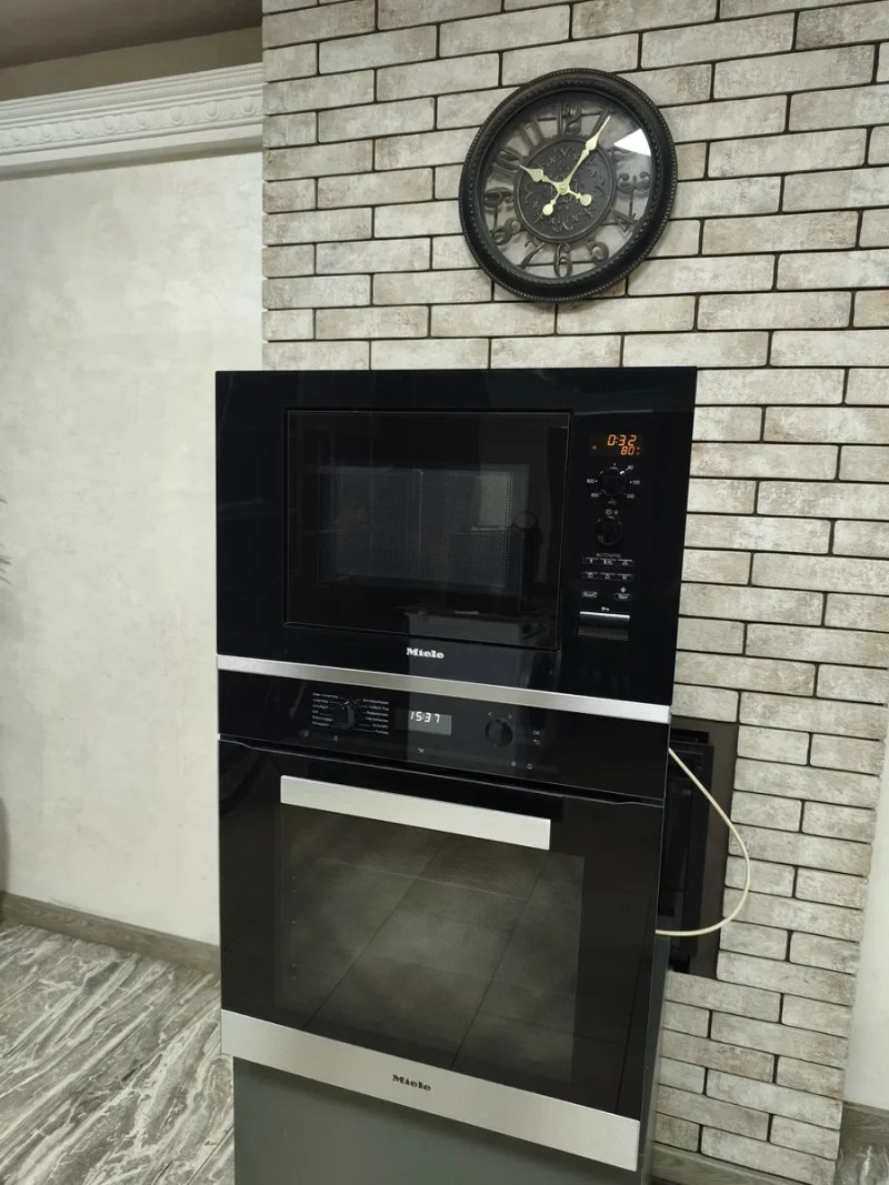 Преміальний комплект вбудованої техніки Miele Духова шафа H6267BP + Мікрохвильова піч M8160-2 Чорне скло Антрацит — фото 2