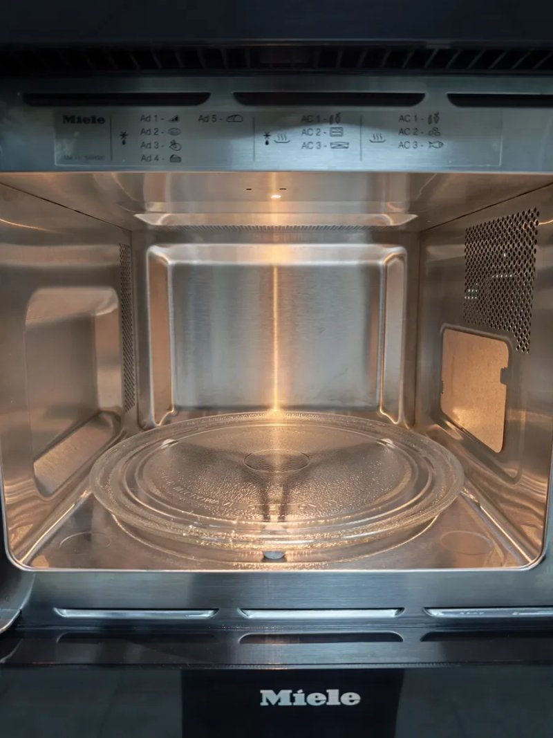 Преміальний комплект вбудованої техніки Miele Духова шафа H6267BP + Мікрохвильова піч M8160-2 Чорне скло Антрацит — фото 7