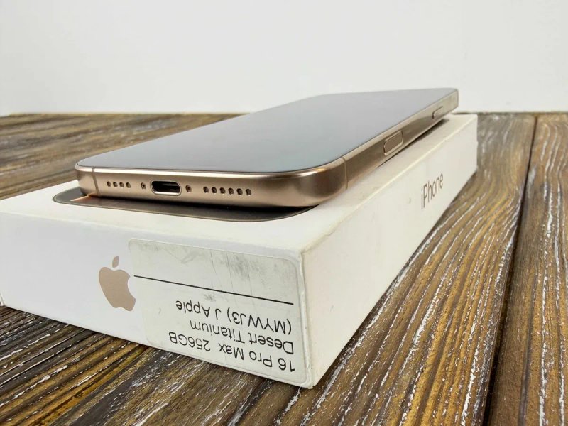 Преміальний Смартфон Apple Iphone 16 Pro MAX Desert /6.9"/Apple A18 PRO Bionic/256 GB — фото 4
