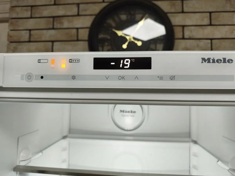 Преміальний вбудований двокамерний холодильник Miele KFN 37682 iD NoFrost PerfectFresh — фото 4