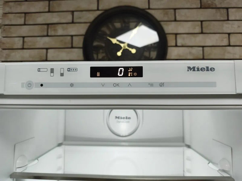 Преміальний вбудований двокамерний холодильник Miele KFN 37682 iD NoFrost PerfectFresh — фото 5