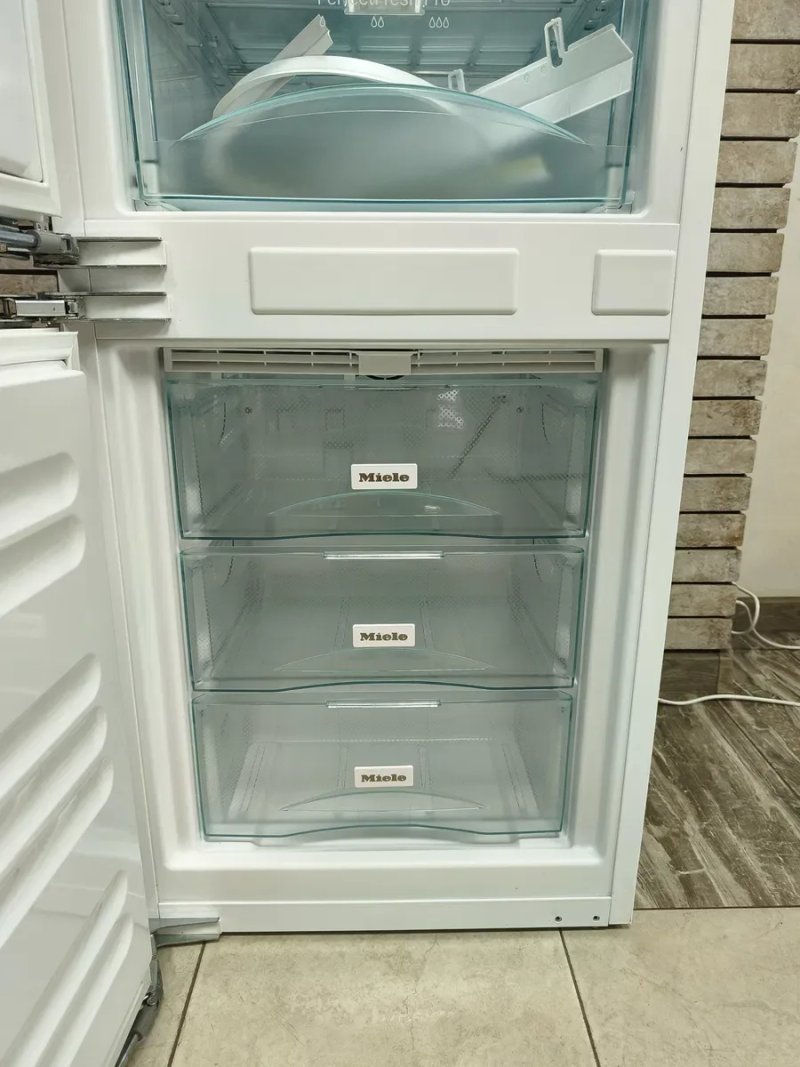 Преміальний вбудований двокамерний холодильник Miele KFN 37682 iD NoFrost PerfectFresh — фото 7