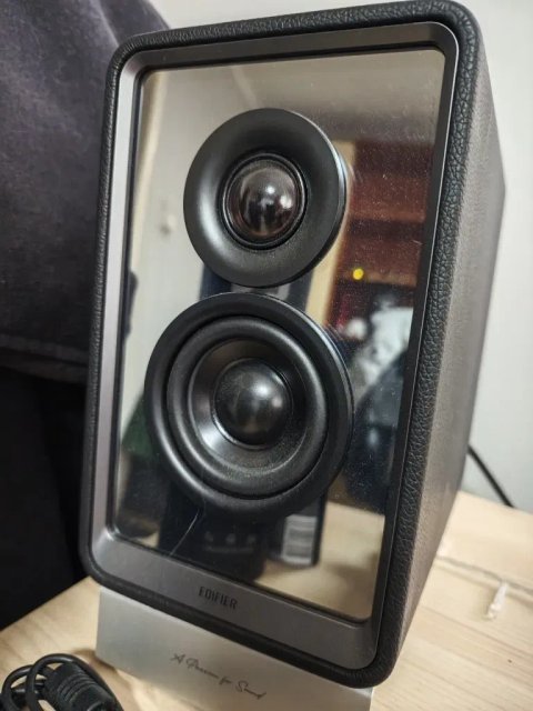 Продам акустику Edifer QR65