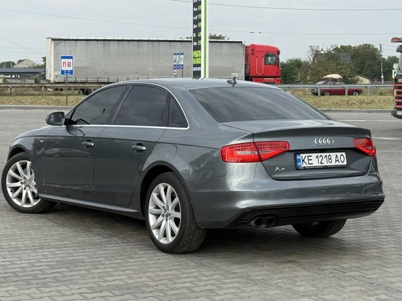 Продам Audi A4 2014 год 2.0 S-Line — фото 4