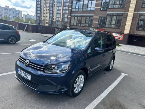 Продам авто Volkswagen Touran 2014
