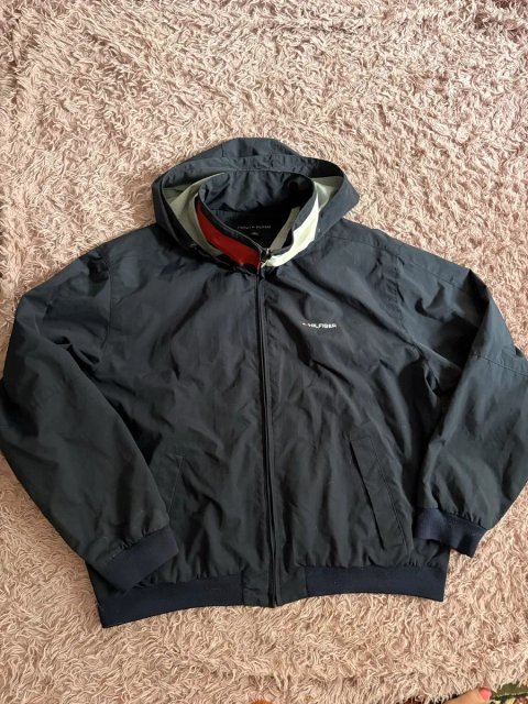 Продам чоловічу вітрівку -бомбер  від відомого бренду Tommy Hilfiger p.XL