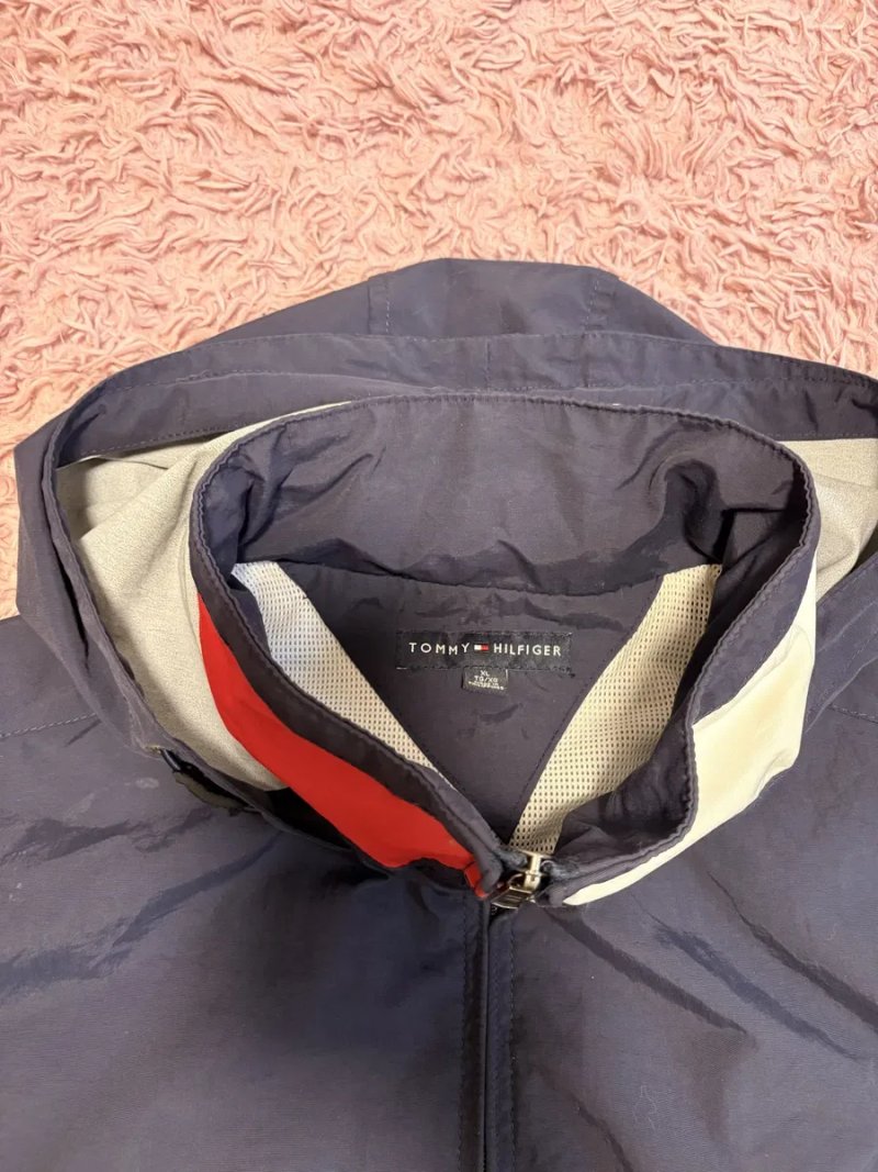 Продам чоловічу вітрівку -бомбер  від відомого бренду Tommy Hilfiger p.XL — фото 2