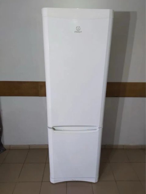 Продам дешевий холодильник б/у Indesit TI22W NoFrost.Робочий.Доставлю.